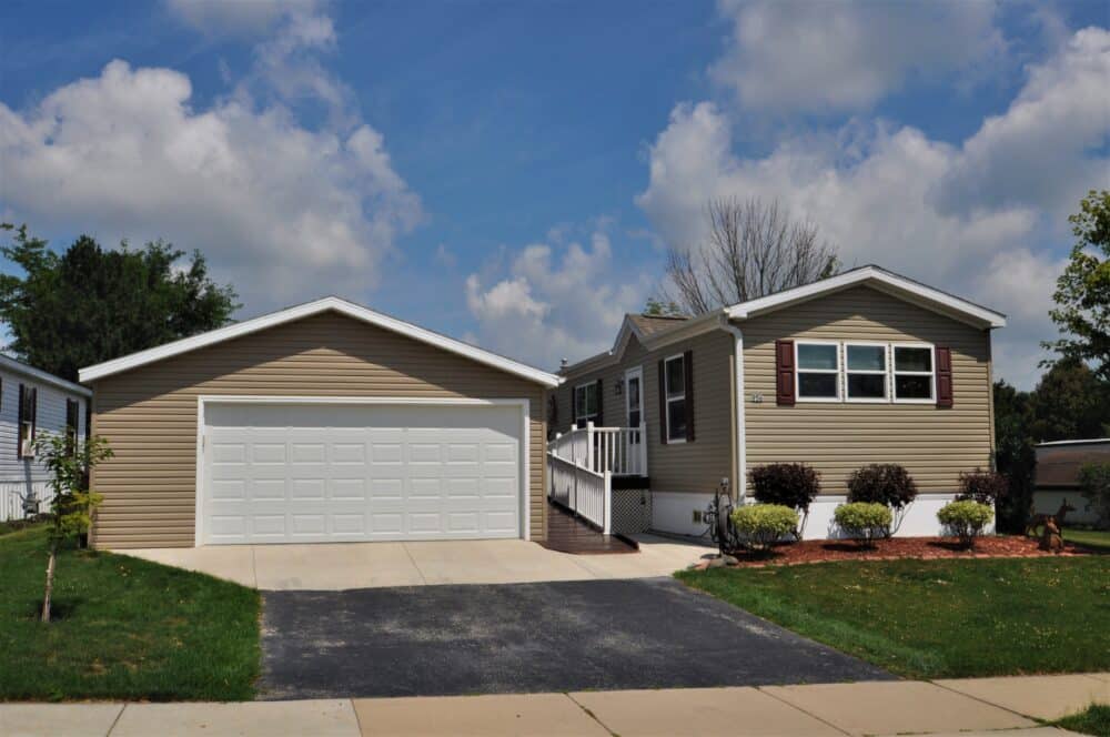 1 956 Elm St. Lomira Exterior