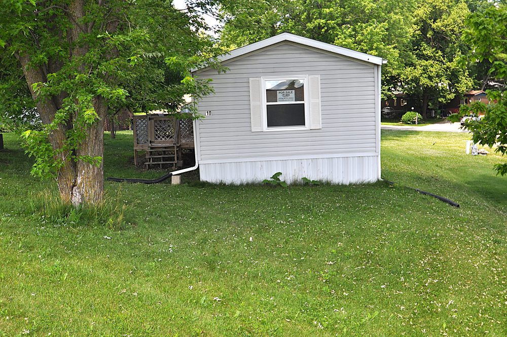 1 10 Meadowbrook Park Iron Ridge Exterior