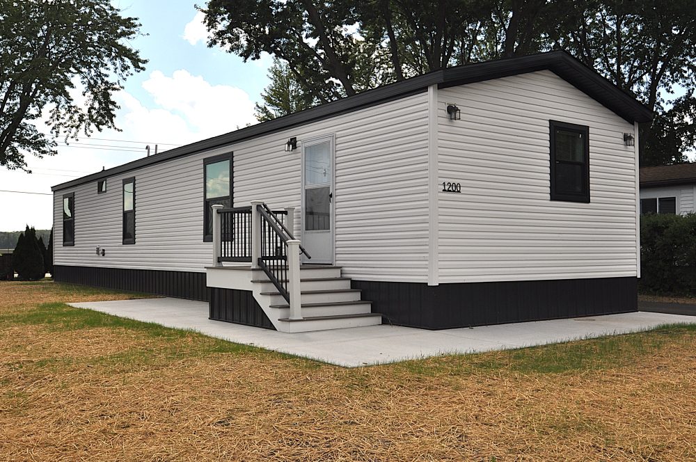 1 1200 Indigo Dr. Oshkosh Exterior