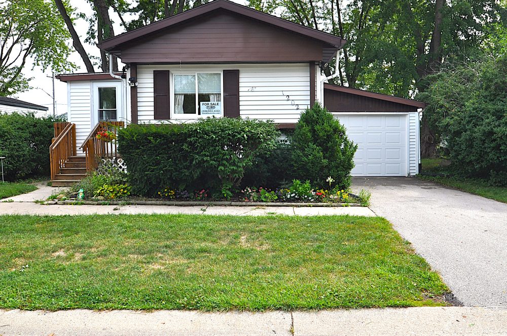 1 1202 Indigo Dr. Oshkosh WI 54902 Exterior
